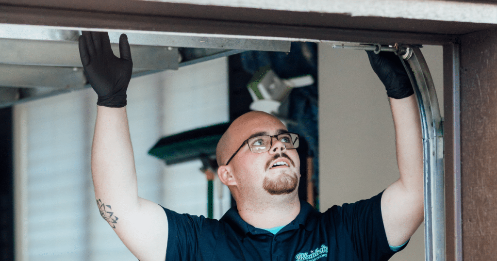 How much does it cost to repair a garage door?